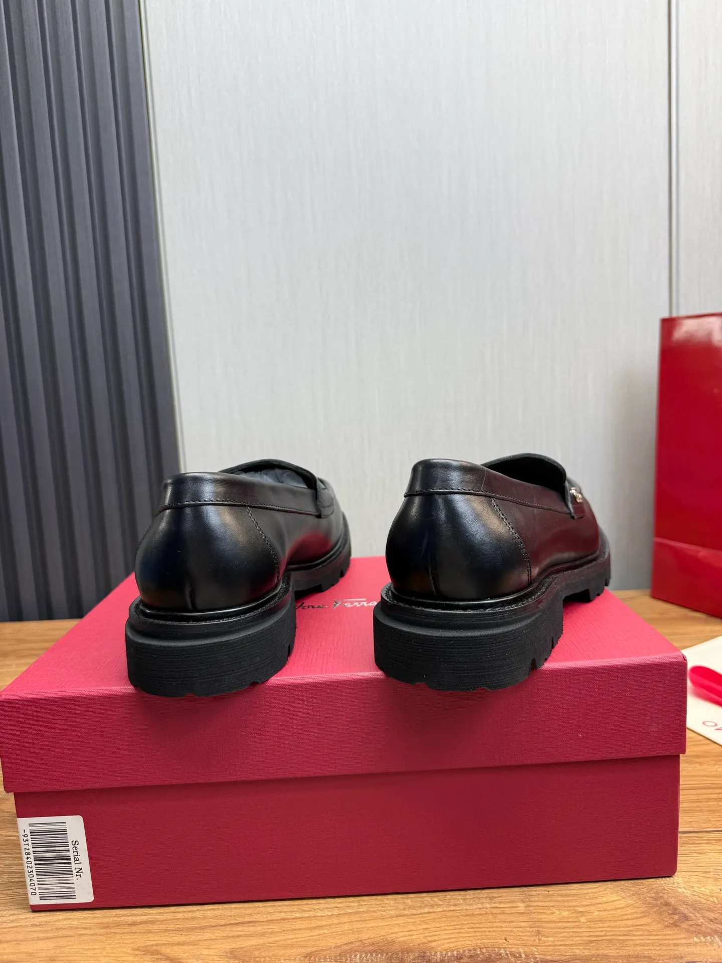 Men's shoes 💰880💰 Ferragamo. [Ferragamo] Men's Loaf leather shoes, the latest hot style, 1:1 original purchase quality, top quality, imported open-edge beaded cowhide leather on the upper, hand-made three-dimensional stitching highlights the round toe design, the inner feet are made of imported cowhide, with original wear-resistant rubber outsole, matching code 39-44, (38, 45 custom-made, non-refundable)